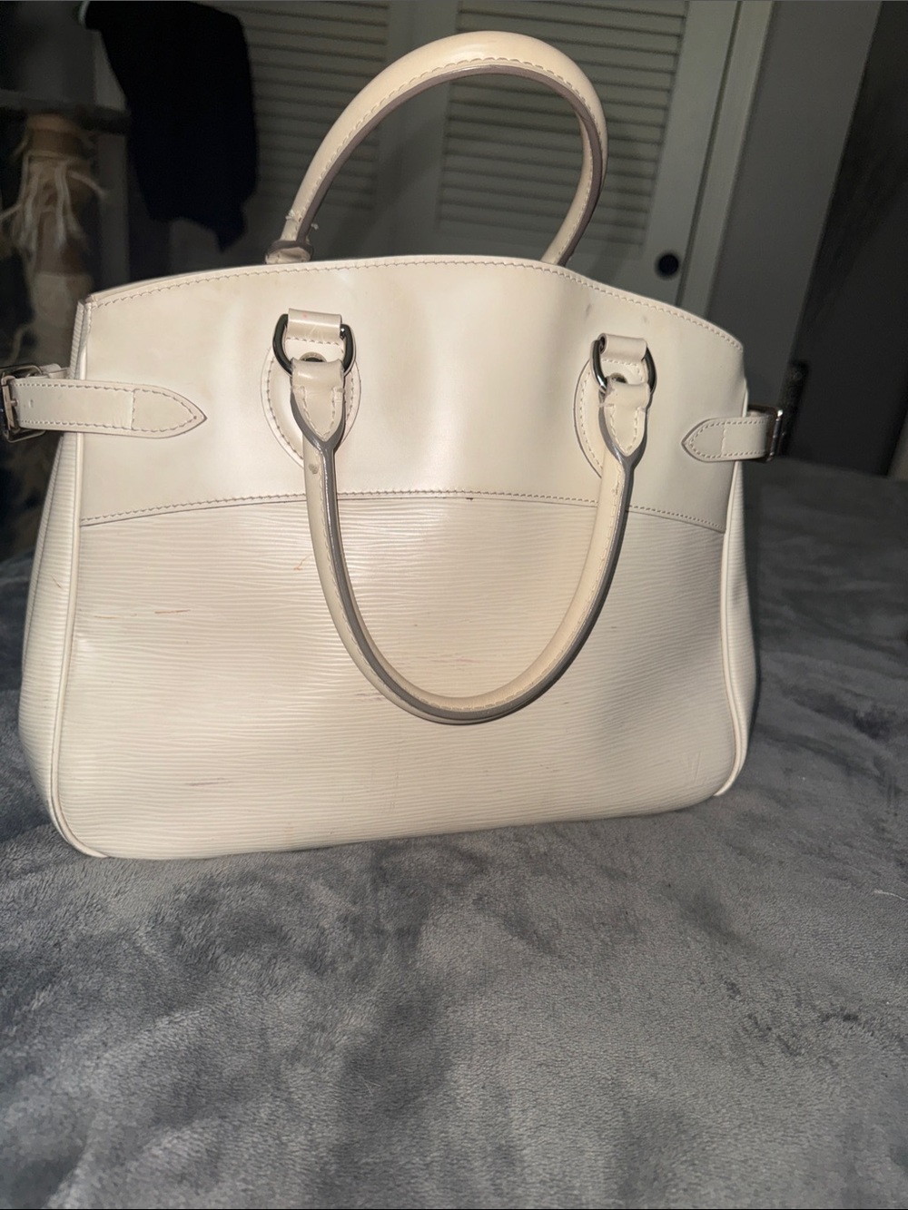 Louis Vuitton Pont-Neuf PM White Epi Leather Satchel Handbag Made in France.